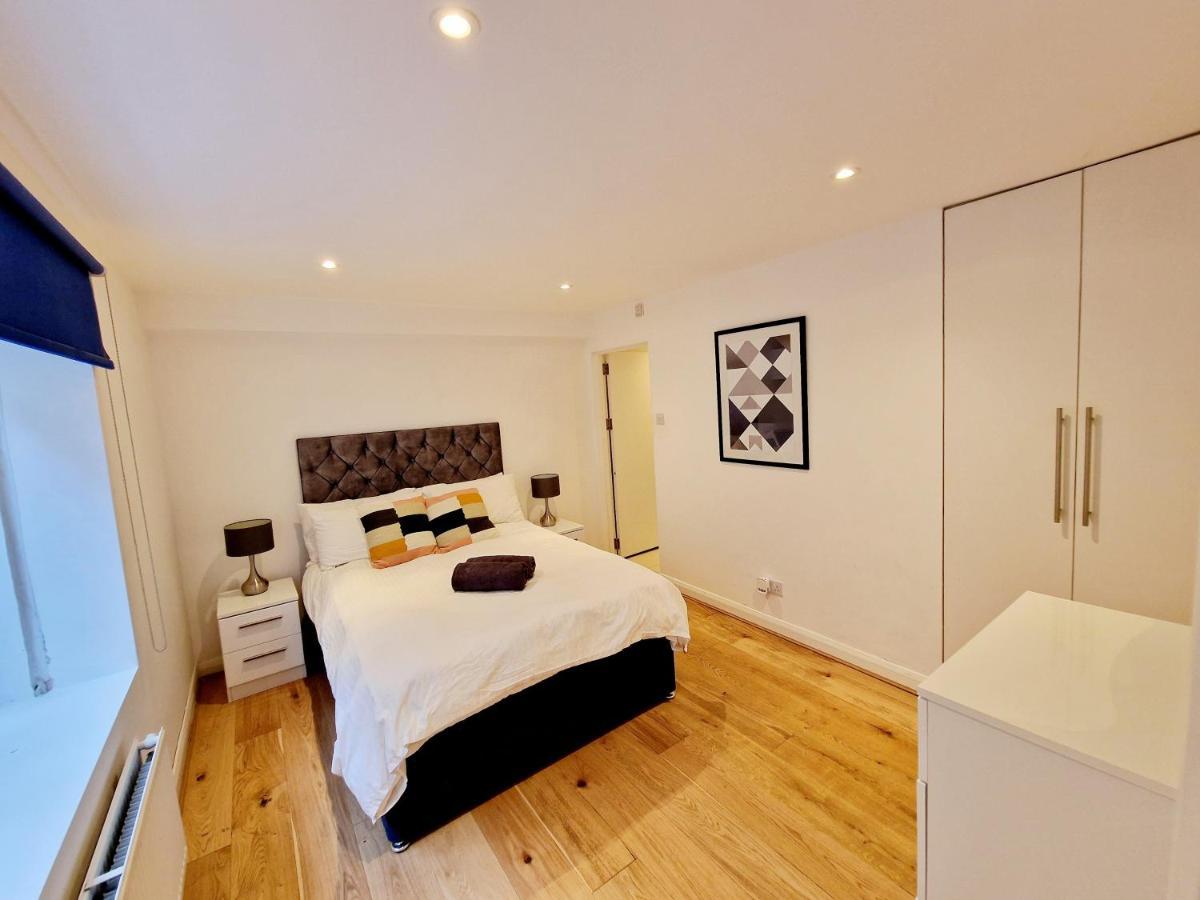 Beautiful Hyde Park Flat By Lancaster Gate Station With Private Back Patio Lägenhet