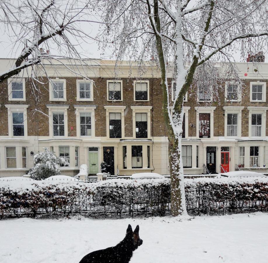 Stunning House Overlooking Local Park Semesterbostad London