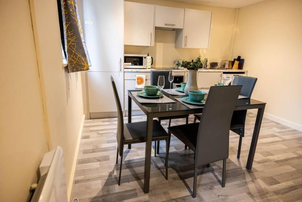 3 Bedrooms Flat -wifi-freeparking-babycot-15min To Pepys Park *