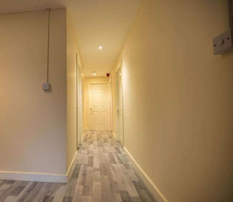3 Bedrooms Flat -wifi-freeparking-babycot-15min To Pepys Park Apartment *