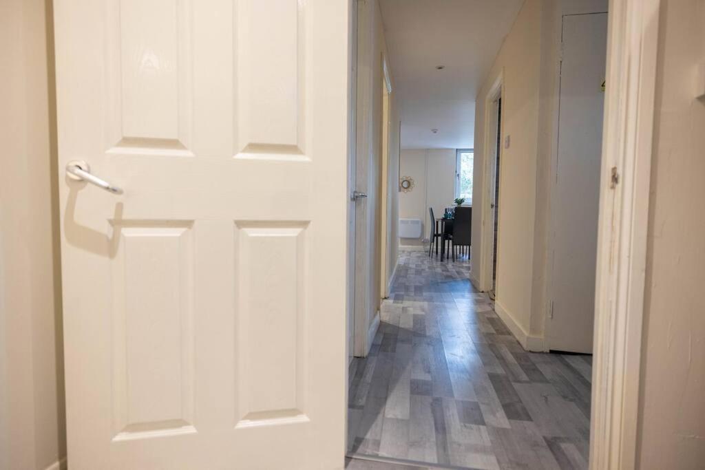 3 Bedrooms Flat -wifi-freeparking-babycot-15min To Pepys Park