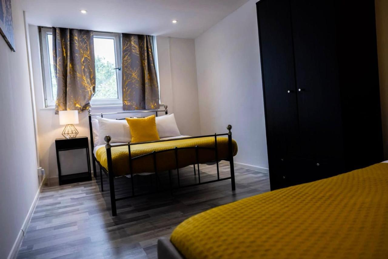 3 Bedrooms Flat -wifi-freeparking-babycot-15min To Pepys Park *