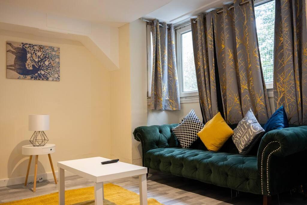 3 Bedrooms Flat -wifi-freeparking-babycot-15min To Pepys Park *