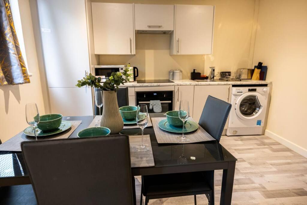 3 Bedrooms Flat -wifi-freeparking-babycot-15min To Pepys Park