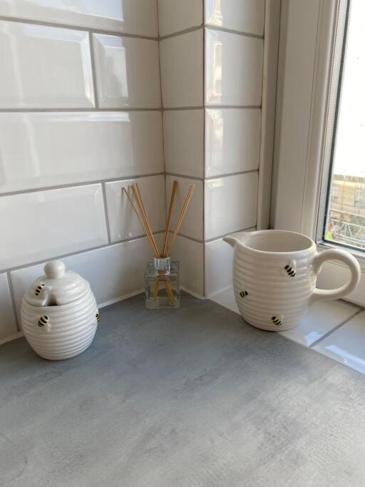 Apartment 2 Bedroom Flat In Kensington. *