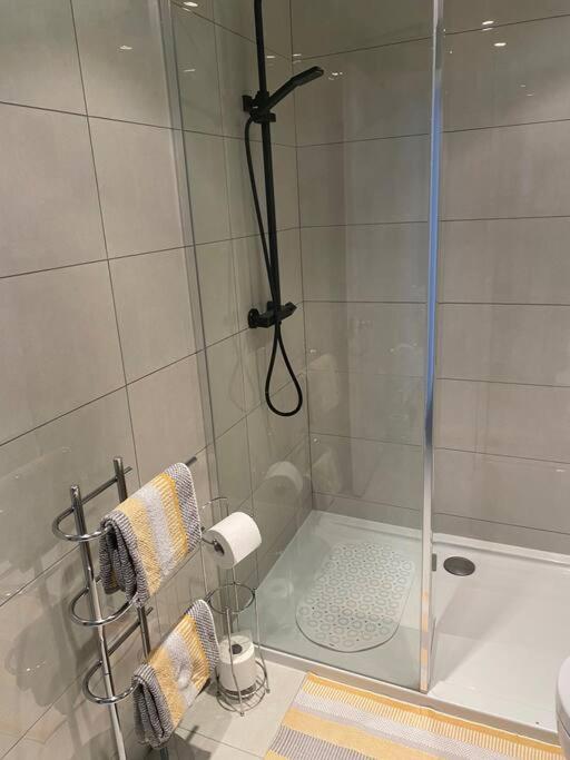 2 Bedroom Flat In Kensington. Apartment *