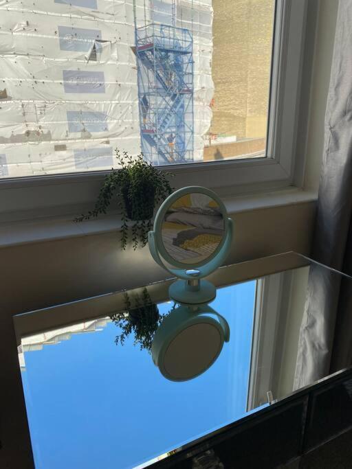 2 Bedroom Flat In Kensington. * London