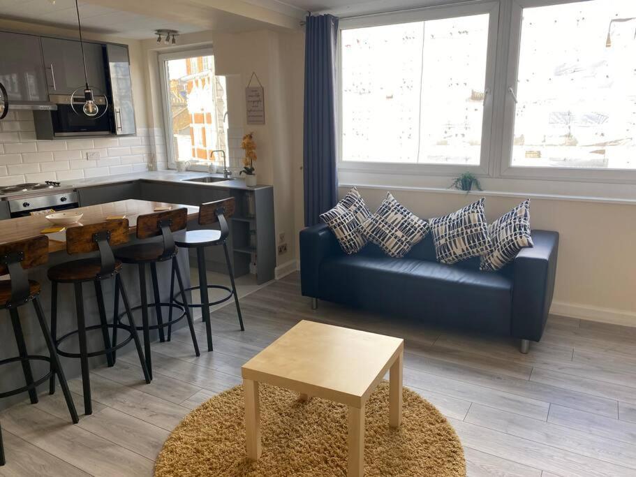 Apartment 2 Bedroom Flat In Kensington.