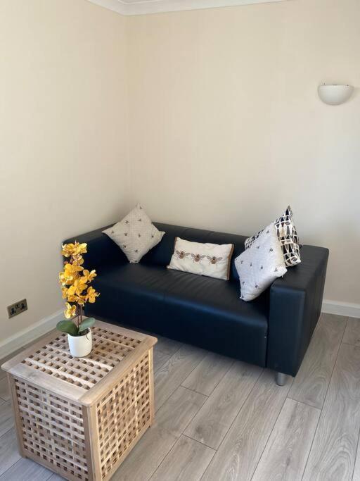 2 Bedroom Flat In Kensington. Apartment *
