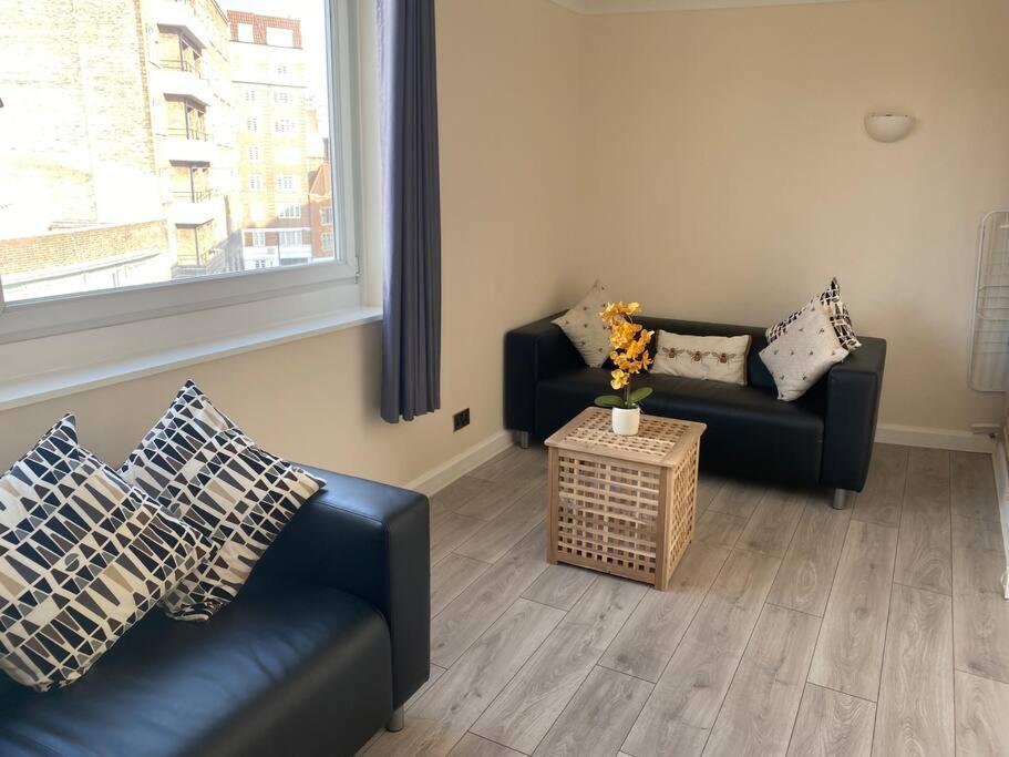 2 Bedroom Flat In Kensington. Apartment *