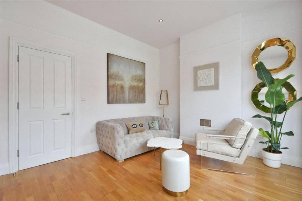 Luxury 3 Bed - Huge Outdoor Terrace & Amazing Transport Links London