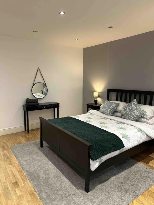 Lägenhet One Bed Near The River Thames. London