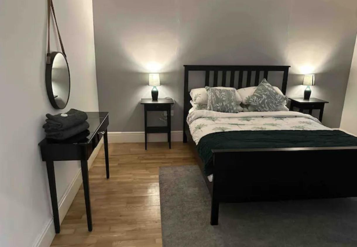 Lägenhet One Bed Near The River Thames. *