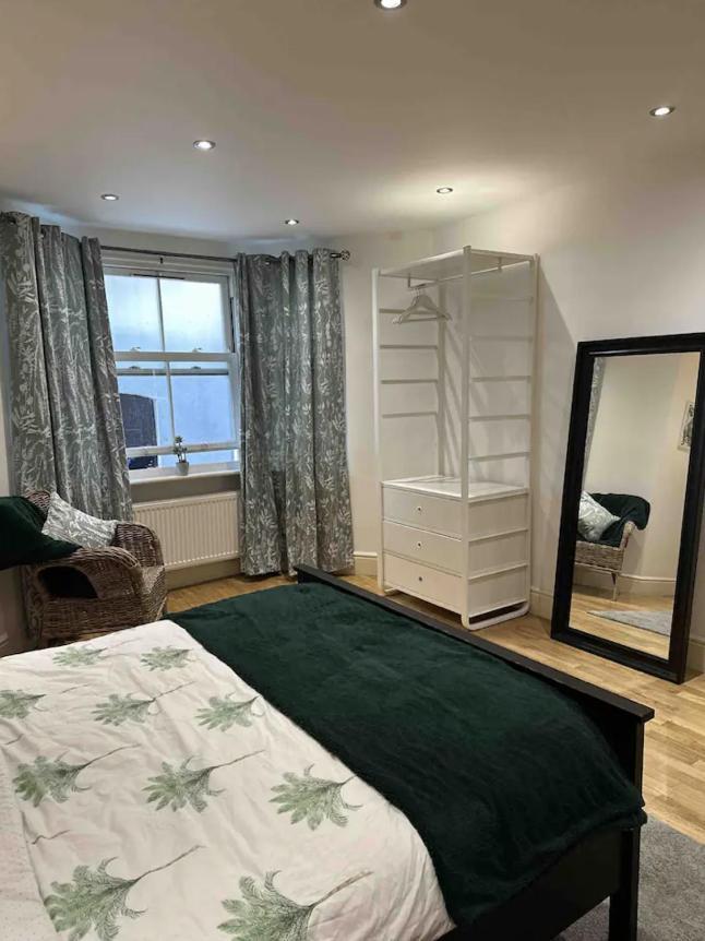One Bed Near The River Thames. Lägenhet