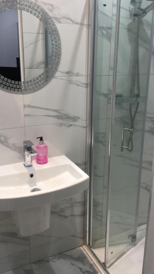 Grand Bleu - - Next To Piccadilly Line Tube Station & Brand New Facilities 4* Londen