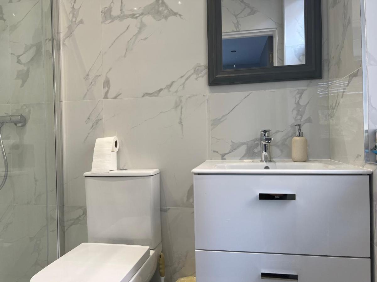 Grand Bleu - - Next To Piccadilly Line Tube Station & Brand New Facilities 4* Londen