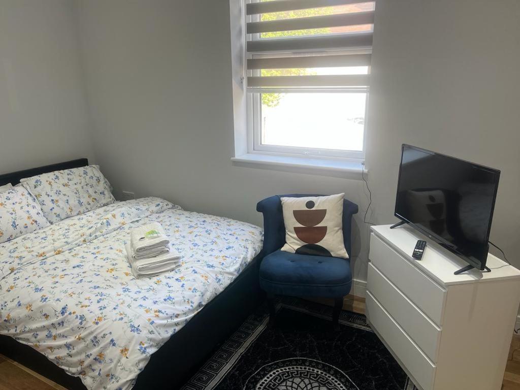 Grand Bleu - - Next To Piccadilly Line Tube Station & Brand New Facilities Hotel Londen