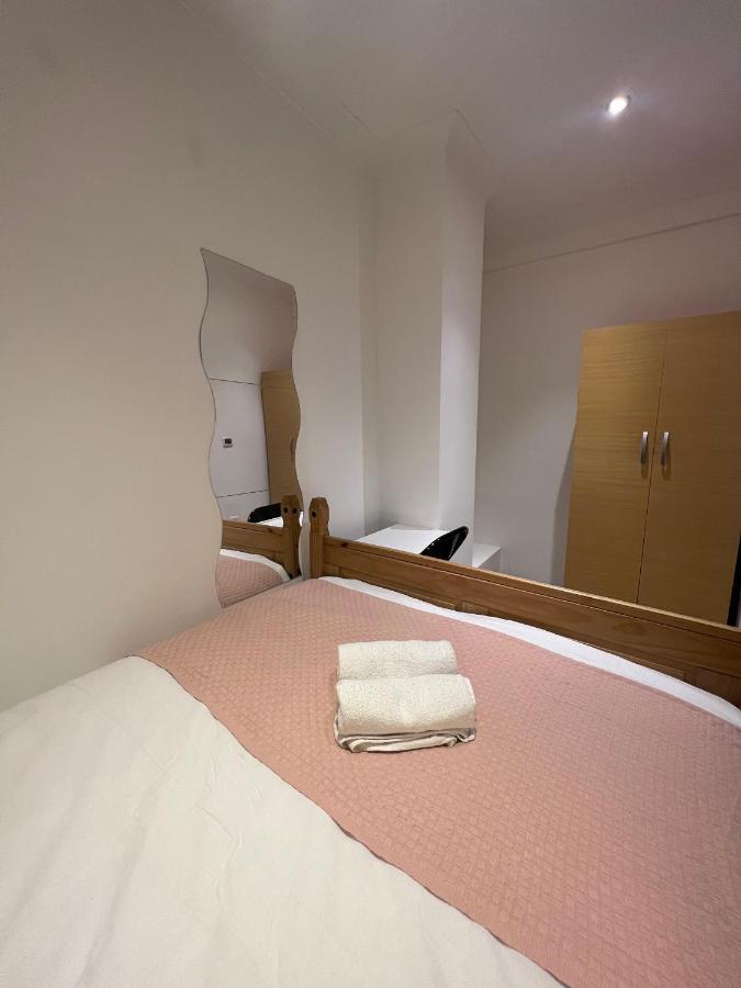 3 Bedroom Flat In King's Cross, St Pancras's. 8 People Apartment London