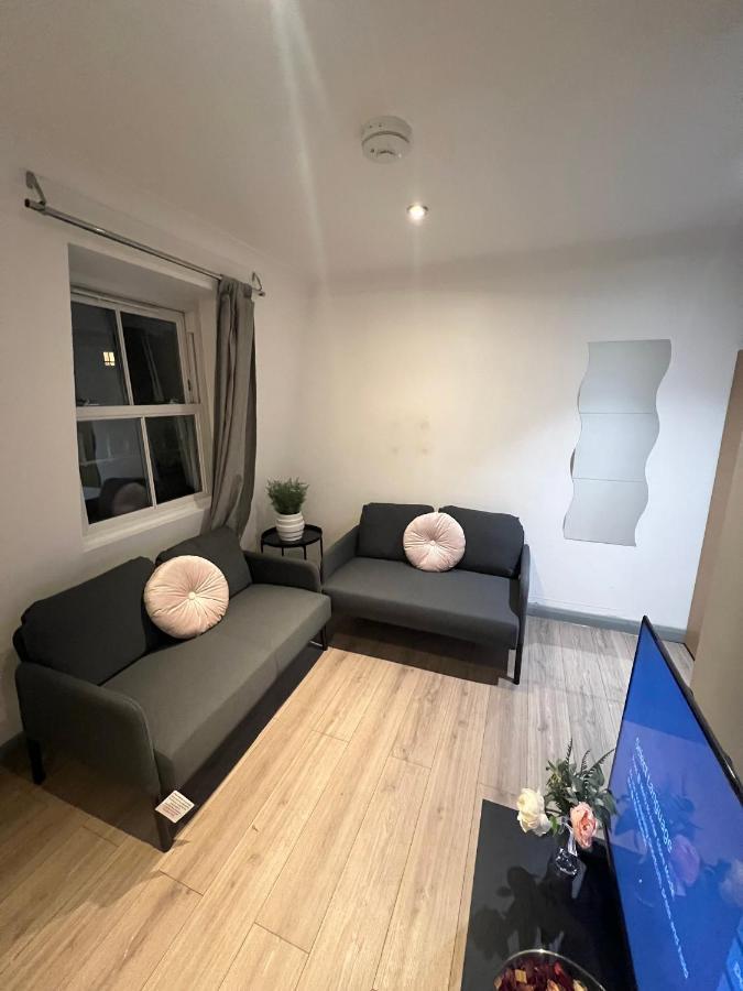 3 Bedroom Flat In King's Cross, St Pancras's. 8 People Apartment