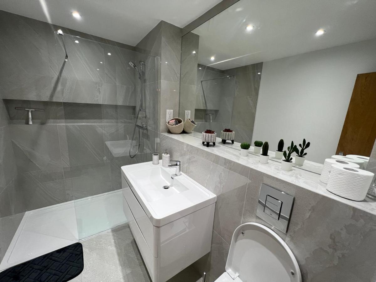 Leilighet C5, Spacious 3 Bedroom Flat In Wembley *