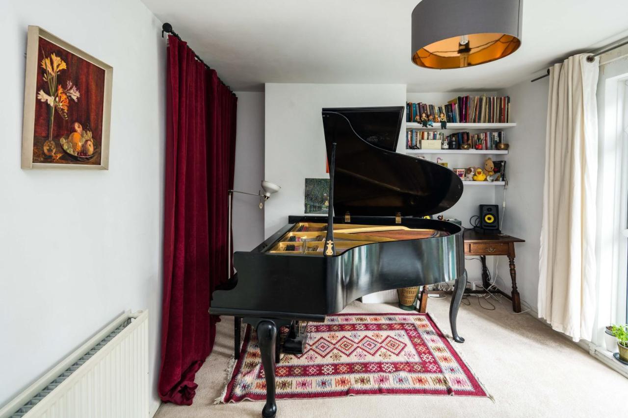 2bd Stylish W/t Grand Piano Lägenhet London