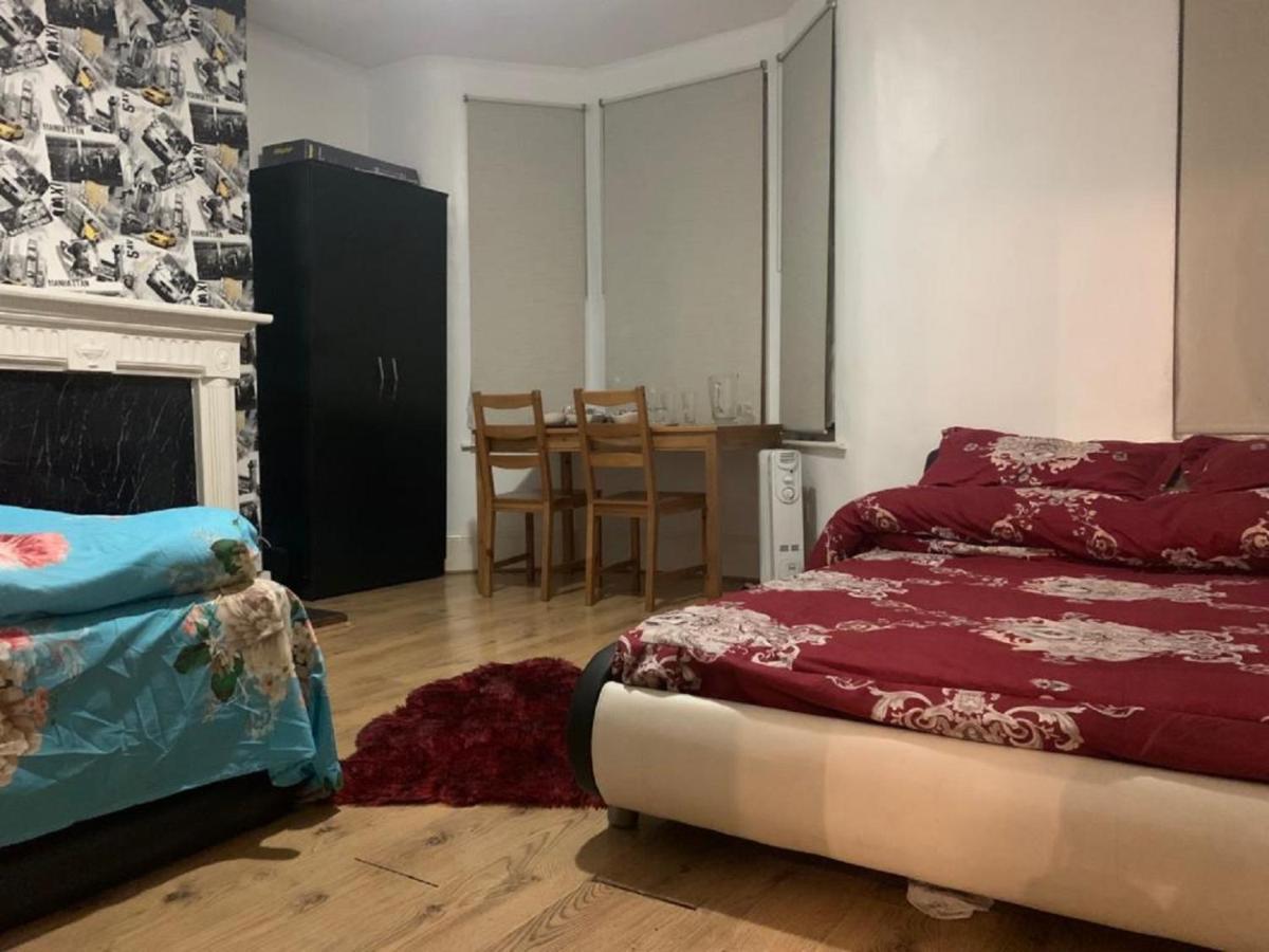 Luxury Extra Large Double Bedroom Near The St Street