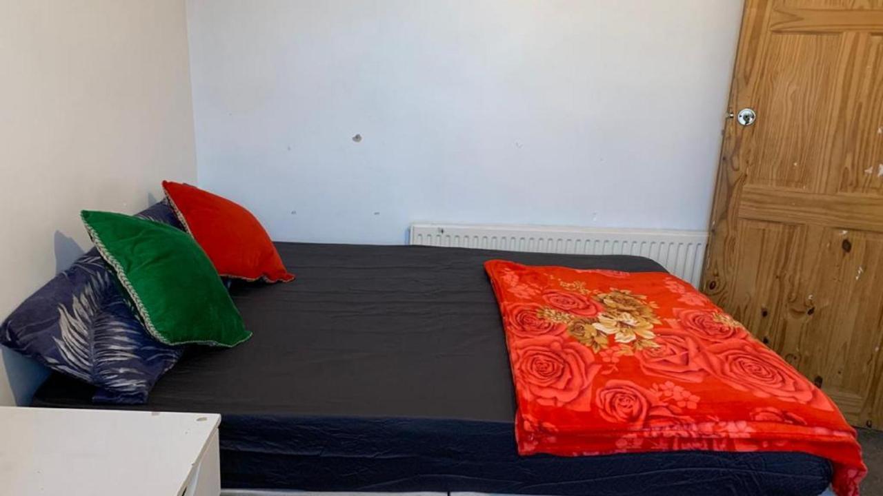 Luxury Extra Large Double Bedroom Near The St Street *