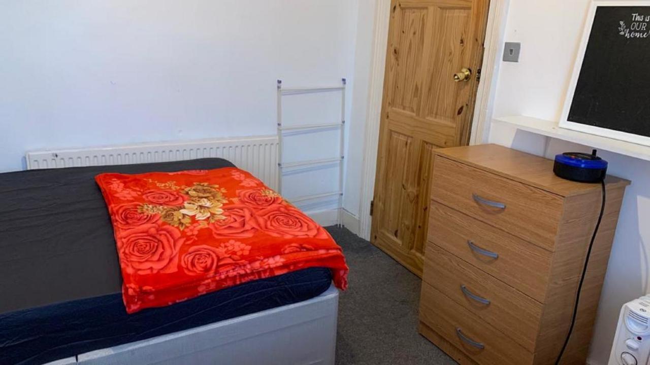 Luxury Extra Large Double Bedroom Near The St Street *