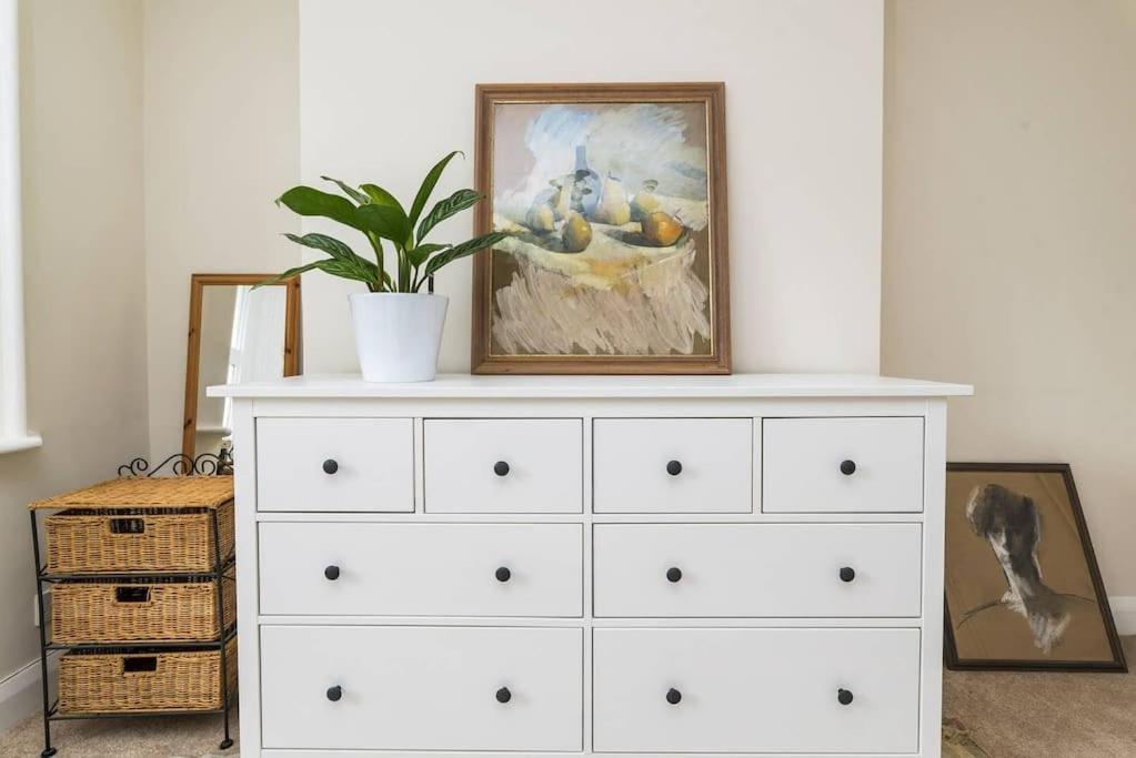 Elegant 2-bedroom Getaway W Terrace & Garden Views