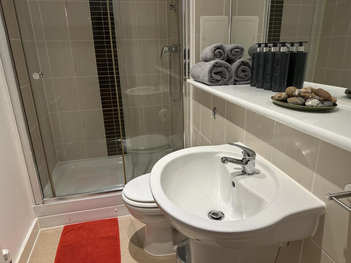 Homestay Modern, Large Independent With En-suite Bathroom In Private Owned