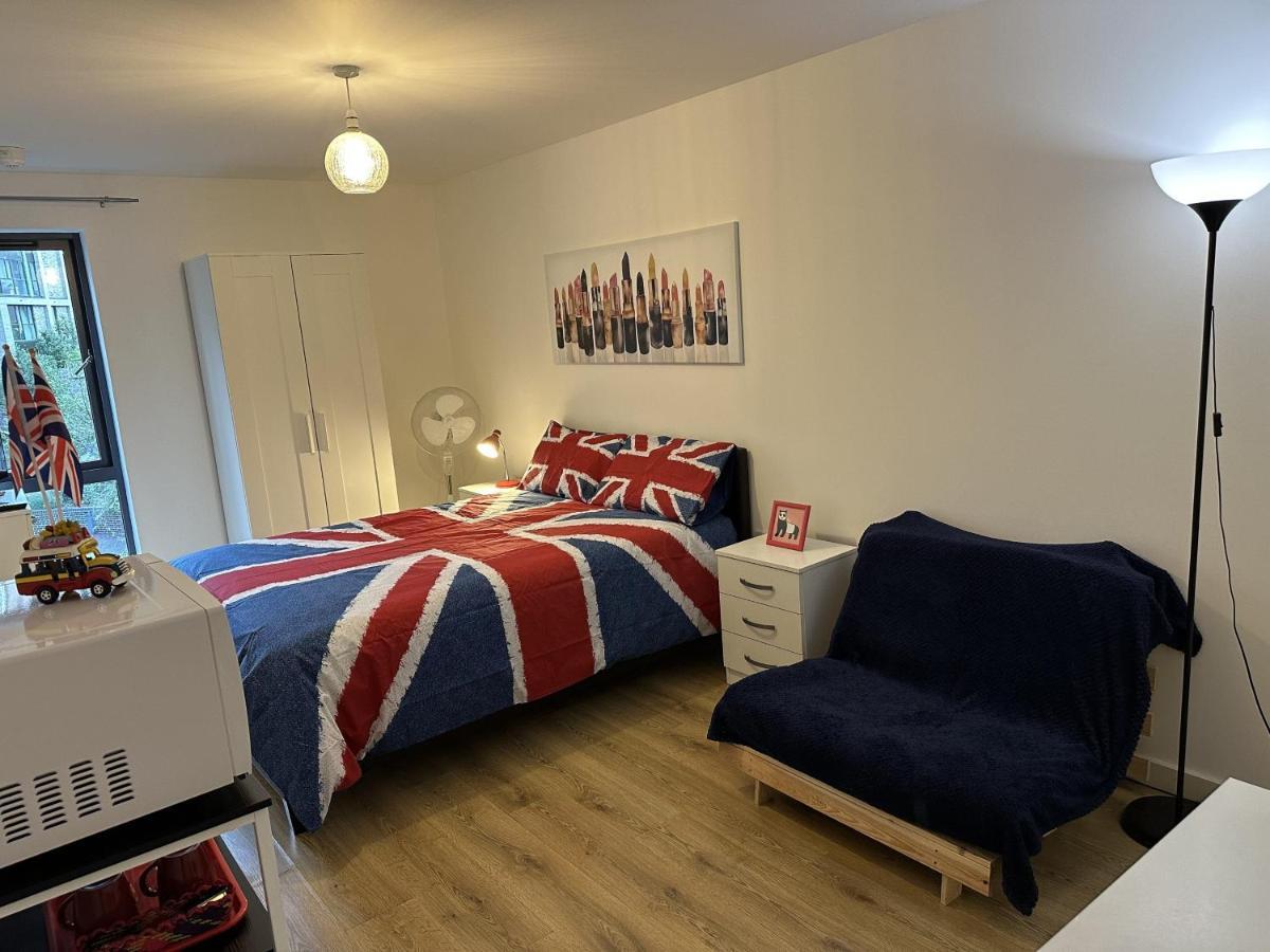 Homestay Modern, Large Independent With En-suite Bathroom In Private Owned London
