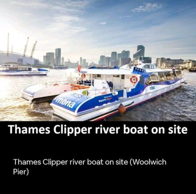 Snuggle - Riverside - Views Over Looking River Thames, Close To O2 Arena, Excel, Airport, Thames Clipper- River Boat Service, Woolwich Ferry, Onsite Parking, Twin Option Available London