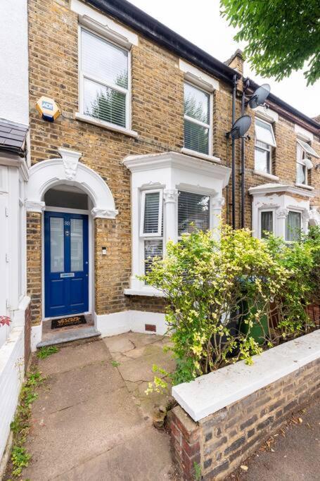 Stylist And Cosy 3 Bed House Leytonstone Sleeps 7 Holiday home London