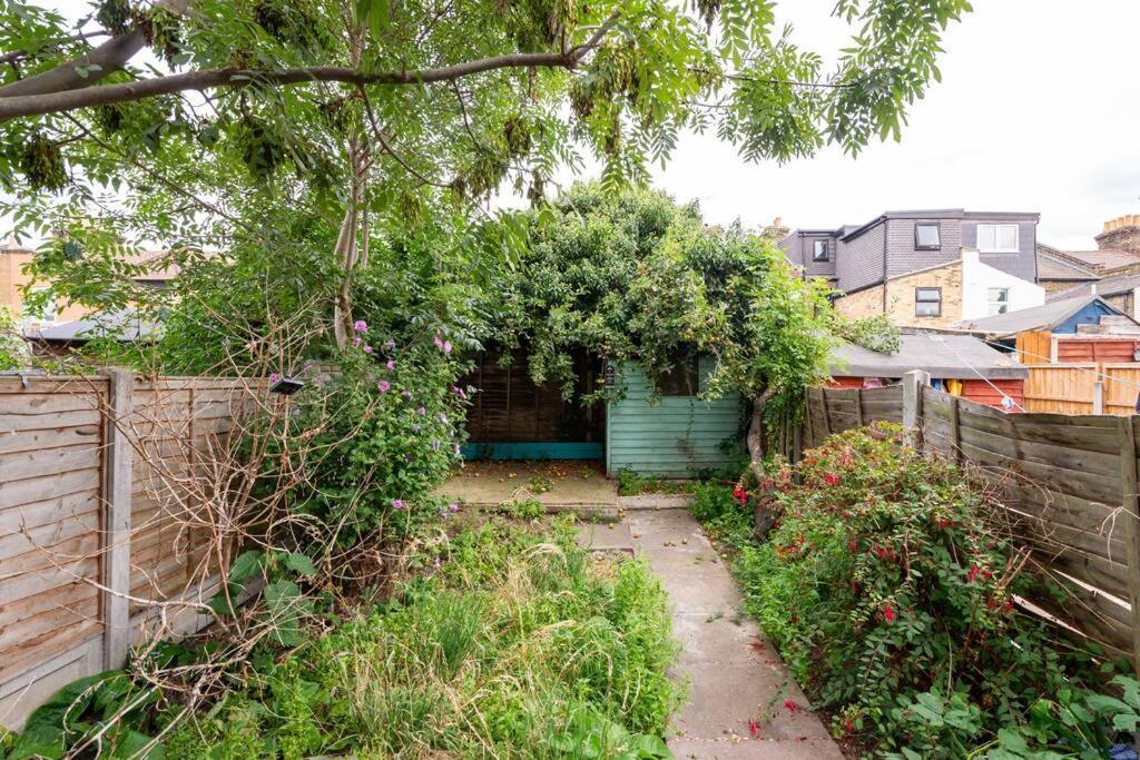 Holiday home Stylist And Cosy 3 Bed House Leytonstone Sleeps 7 London