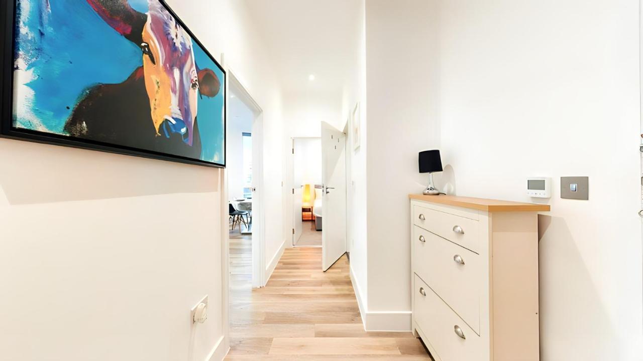 View 2-bed Battersea Penthouse - Underground Parking Apartment London
