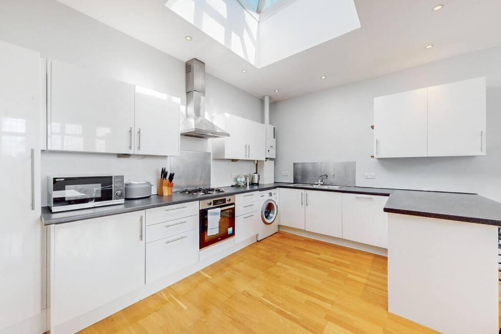 Lägenhet Spacious 2 Bedroom Flat With Garden In Acton
