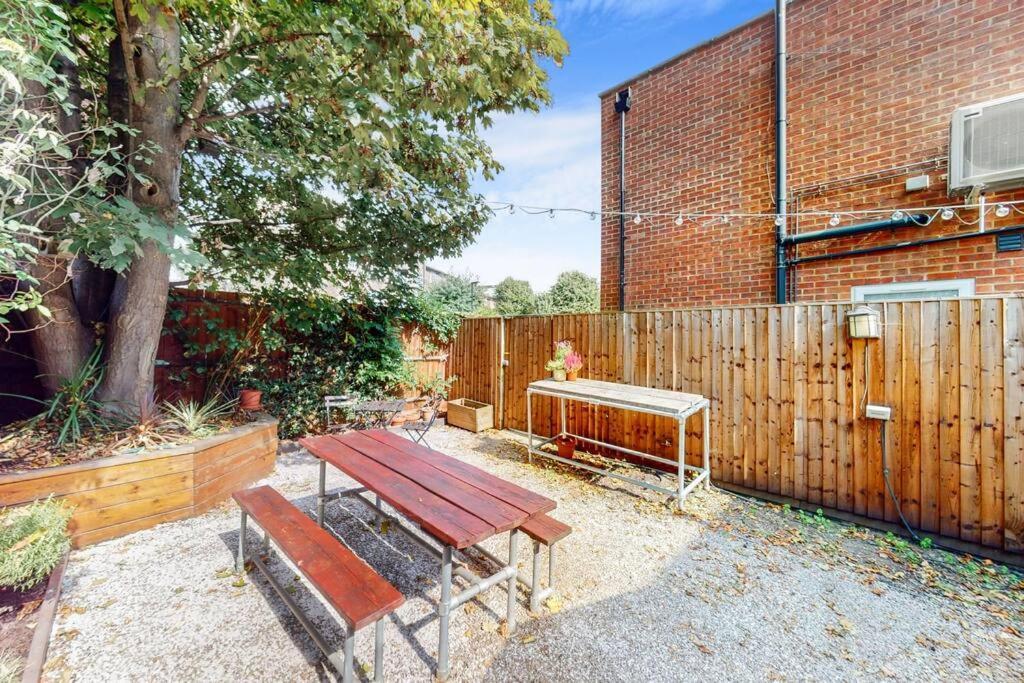 Spacious 2 Bedroom Flat With Garden In Acton Lägenhet