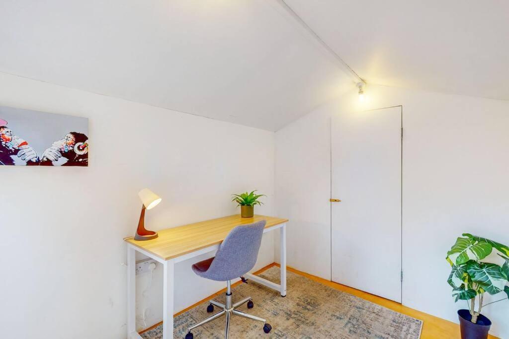 Spacious 2 Bedroom Flat With Garden In Acton London