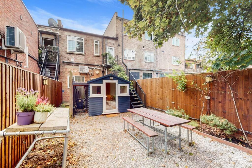 Lägenhet Spacious 2 Bedroom Flat With Garden In Acton London