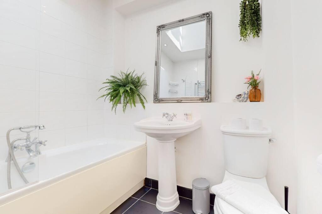 Lägenhet Spacious 2 Bedroom Flat With Garden In Acton