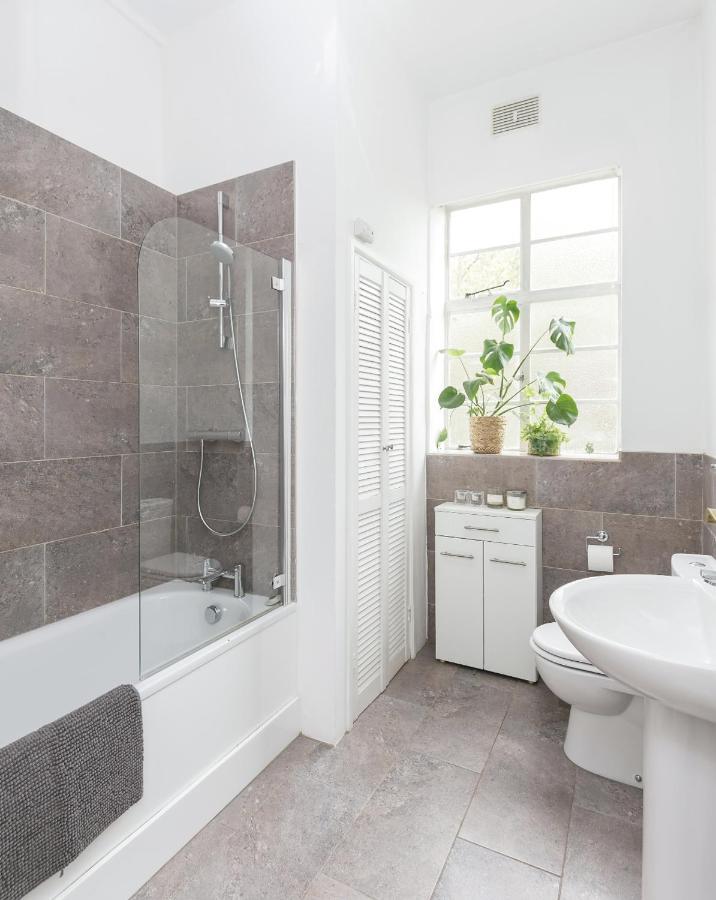 Chic 1 Bedroom In Bloomsbury, Sleeps 4 * London