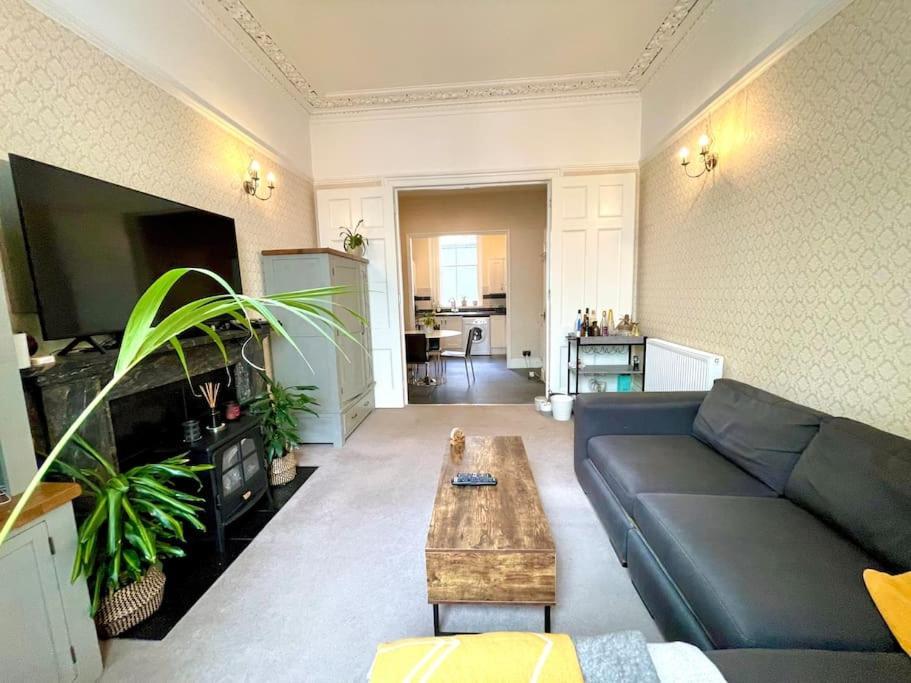 Leilighet Entire 2 Bedrooms Flat In Victoria,