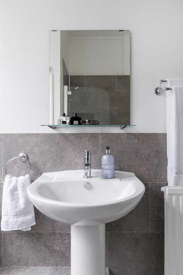 Apartment Chic 1 Bedroom In Bloomsbury, Sleeps 4 London