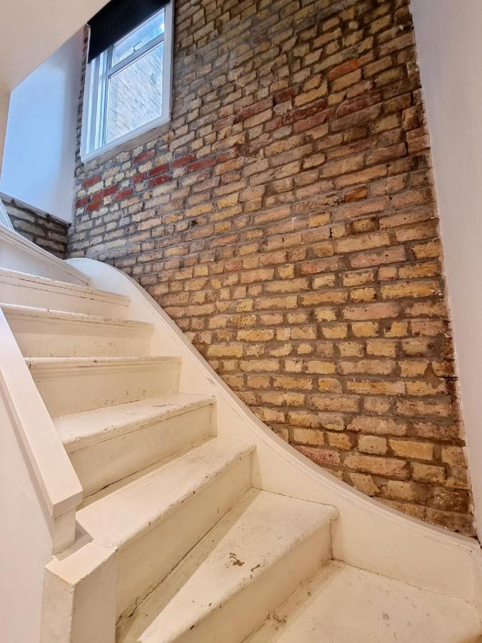 Appartement Bright Top Floor, 1 Bed In Great Location