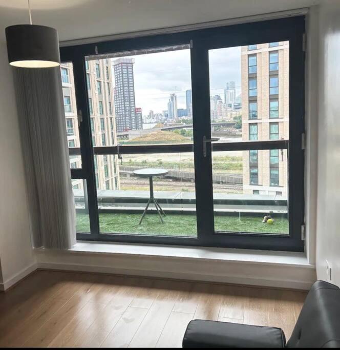 2 Bed Close To Station With Parking