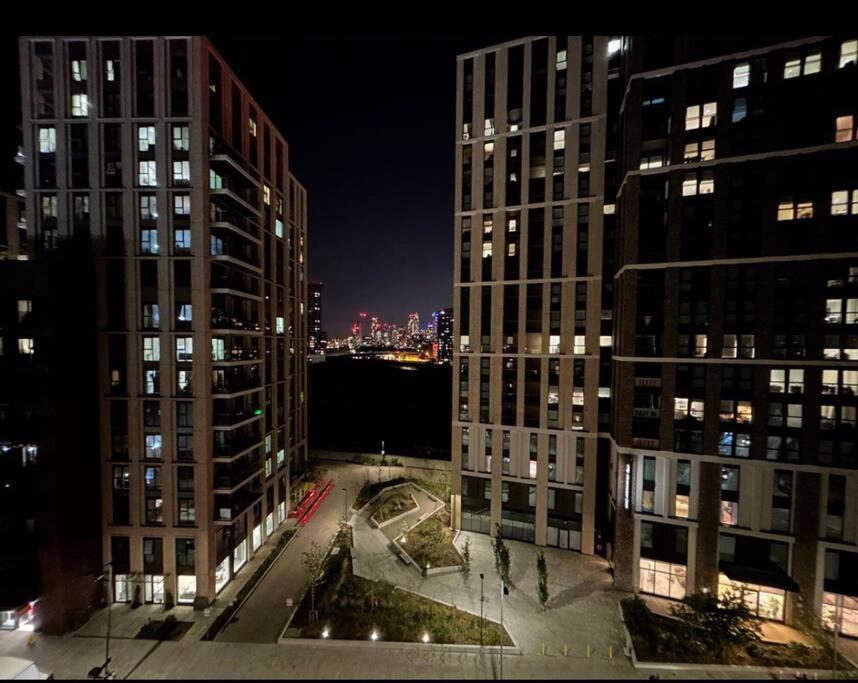 2 Bed Close To Station With Parking Apartment *