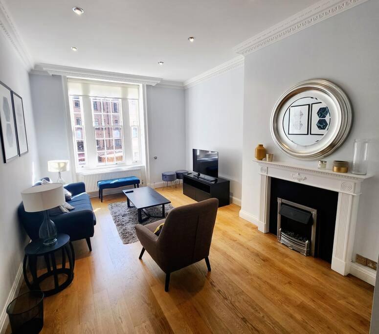 2 Bedroom Luxury Knightsbridge Lägenhet