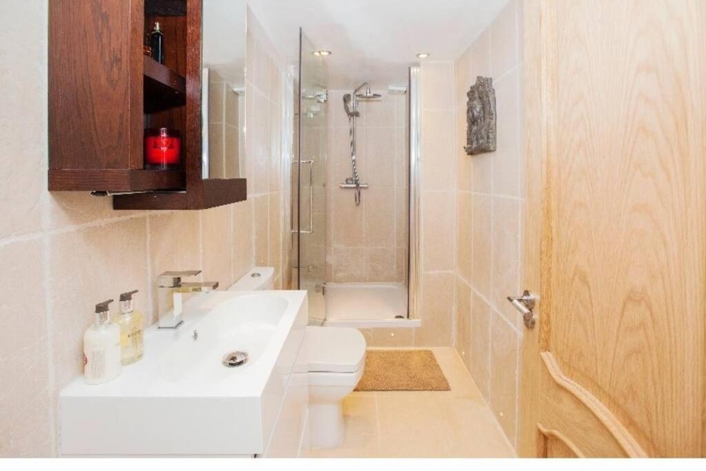 Lägenhet Beautiful Two Bedroom Flat In Kensington *