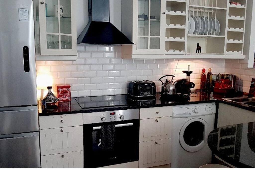 Lägenhet Beautiful Two Bedroom Flat In Kensington *