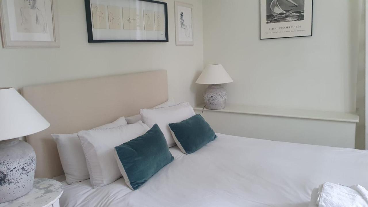 Beautiful Two Bedroom Flat In Kensington Lägenhet London